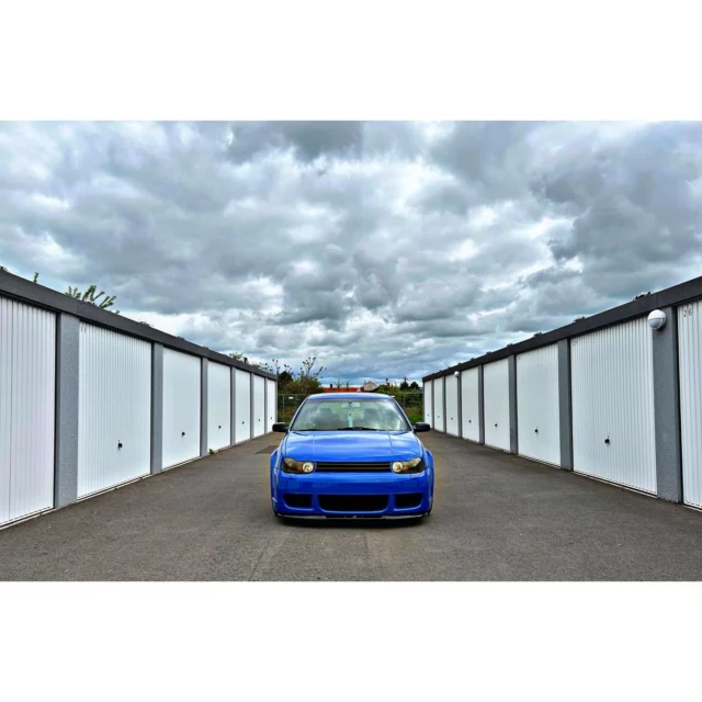 *𝑺𝒉𝒊𝒕𝒃𝒐𝒙💙*
•
•
•
#weekendvibes #weekend #saison #2k25 #volkswagen #mk4 #mk4clique #r32 #jazzblue #colourconcept #srstec #kw #maxtondesign #zinramfahrzeugtechnik #recaro #shitbox #turbo #girlscar #carsofinstagram #carsociety #erfurt #julia_mk4