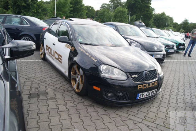 🤍🖤🤍🖤

📷: h.k.i.c.s
📍: caral_meet

Mit dem Code: SICK911 bekommt ihr 10% bei streetsociety.de
Mit dem Code SY-CK911 bekommt ihr 10% bei tuninghunterz.de tuninghunterz_clothing

#vw #volkswagen #jetta #police #policejetta #policecar #abgefahren #low #bagged #air #airride #machmalwasmittief #diesel #tdi #gtd #rad48 #rad48wheels #limited #hgmotorsport #usa #nullbar #airliftperformance #concavewheels #tuninghunterz #antiposer #streetsociety #selfmade #wrapped #climairsport #srstec