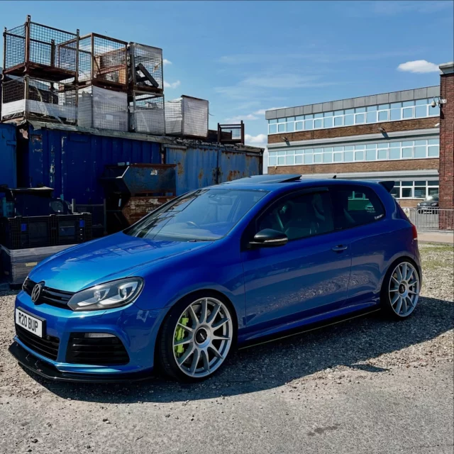 So my dad told me I should stick it on the scrappy, I think he was wrong !! 😑 
Thanks to great friends getting both of us through, we are ready, rebuilt, fully forged, race clutch. Ready for some big boostings 😮‍💨
a2h_xo 👊🏼 sivtech.garage 💪🏼 

#r20 #bup #risingblue #vw #vwgolf6r #vwgolfgti #vwgolfr32 #headturnerscarclub #vagsocietyuk #xclusiveautomotive #loweredlifestyle #petrolhead #turbo #modifiedcarscene #carsofinstagram #slammed #vwperfomance #dassociety #maxton #srstec #trc