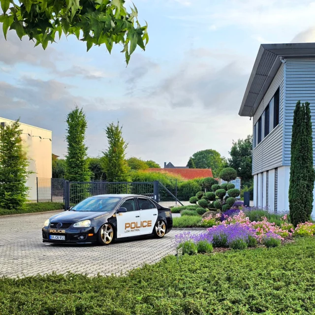 💐🌳🏡

Mit dem Code: SICK911 bekommt ihr 10% bei streetsociety.de
Mit dem Code SY-CK911 bekommt ihr 10% bei tuninghunterz.de tuninghunterz_clothing

#vw #volkswagen #jetta #police #policejetta #policecar #abgefahren #low #bagged #air #airride #machmalwasmittief #diesel #tdi #gtd #rad48 #rad48wheels #limited #hgmotorsport #usa #nullbar #airliftperformance #concavewheels #tuninghunterz #antiposer #streetsociety #selfmade #wrapped #climairsport #srstec