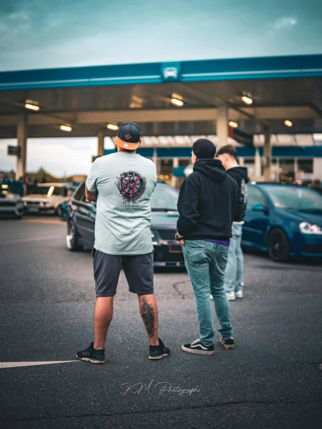 Sometimes things never change 🤝🏻

📷: _km.photographs

📍: caral_meet 

Mit dem Code: SICK911 bekommt ihr 10% bei streetsociety.de
Mit dem Code SY-CK911 bekommt ihr 10% bei tuninghunterz.de tuninghunterz_clothing

#vw #volkswagen #jetta #police #policejetta #policecar #abgefahren #low #bagged #air #airride #machmalwasmittief #diesel #tdi #gtd #rad48 #rad48wheels #limited #hgmotorsport #usa #nullbar #airliftperformance #concavewheels #tuninghunterz #antiposer #streetsociety #selfmade #wrapped #climairsport #srstec