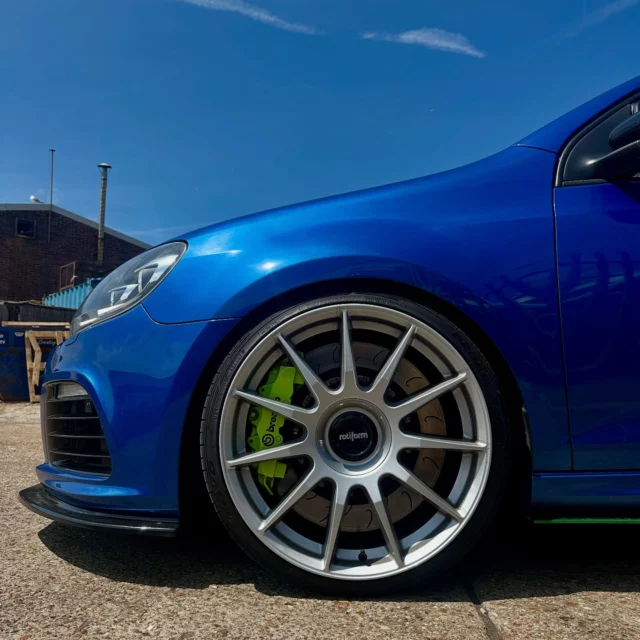 Big stoppers, 8pot 410j hooks, 20” DTM’s 🥵 

#r20 #bup #risingblue #vw #vwgolf6r #vwgolfgti #vwgolfr32 #headturnerscarclub  #loweredlifestyle #petrolhead #turbo #modifiedcarscene #carsofinstagram #slammed #vwperfomance #dassociety #maxton #srstec #trc #brembo #8pot #rotiform #bigbrakes #race #carsofinstagram