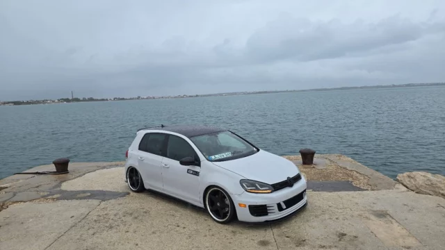 Kroatien 2k25❤️
#urlaub #kroatien #deep #static #stance #srstec #maxton #gtimk6 #gti #mk6 #lowisalifestyle #low #volkswagen #srstec #srs #maxtondesign #us #osram #golf6