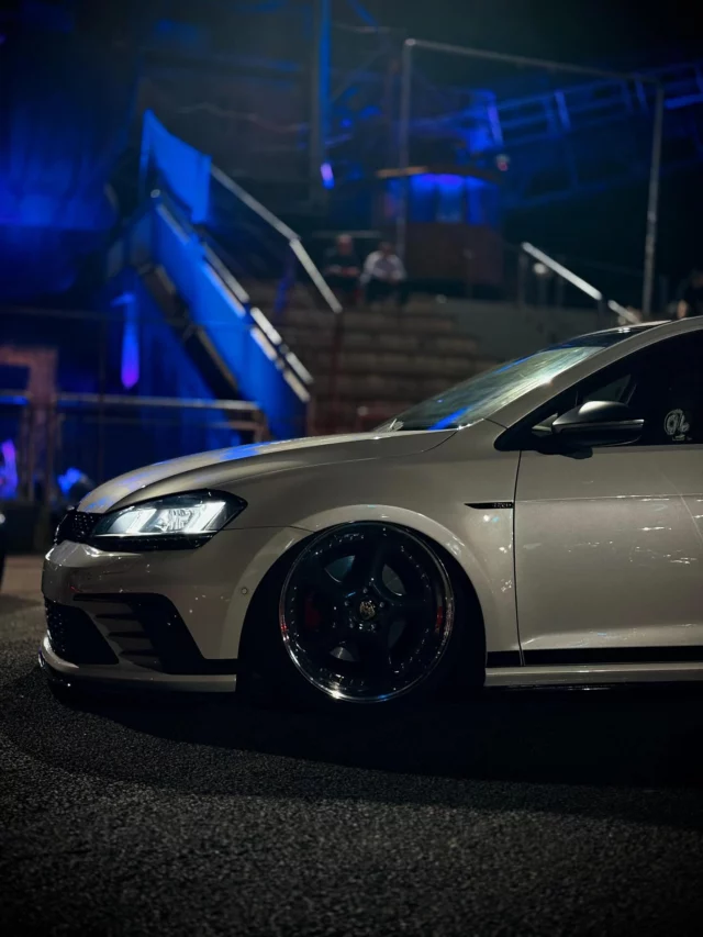 ▫️IronCity @ Night 2k25▫️
______________________________________________
#airliftperformance #airlift3p #airlift #airliftsuspension #low #bagged #baggeddaily #abgelegt #oettingertuning #gticlubsport #clubsport #golf7gtd #mk7gtd #golf7gti #mk7gti #mk7r #golf7r #oryxwhite #volkswagen #mk7 #artecturbo #porsche #camber #srstec 
______________________________________________
📸 fraeulein.zxlli 
______________________________________________
volkswagen
osramautomotiv
srstec
rh_alurad
baggedparts
air_lift_performance
nullbar_air.and.static
gebohnert.de
ivality.de 
oettinger_sportsystems_gmbh 
maxtondesign_official
deep_society.de
aprdeutschland
