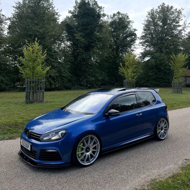 Swipe 👉🏻

#r20 #bup #risingblue #vw #vwgolf6r #vwgolfgti #vwgolfr32 #headturnerscarclub #loweredlifestyle #petrolhead #turbo #modifiedcarscene #carsofinstagram #slammed #vwperfomance #dassociety #maxton #srstec #trc #turbo #customcars #vwlovers #lowered #hothatch #dtm #racecar #motorsport #hothatch #fastcars #carsofinstagram #coolcar #england