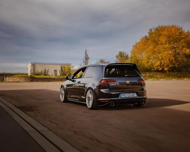 Das erste Rolling shot by martin_media.jpg 

Schönen Sonntag gewünscht 🫶🏼

#VW #mk7gti #volkswagen #airride #fitment #19zoll #hgmotorsport #billstein #airliftperformace #milltek #carbongrey #nullbar #srstec #lifeonair 
#tiefenliebe #tiefenentspannt
#nullbar #fitmentgang #vwgolf7 #gticlubsport #gtigang